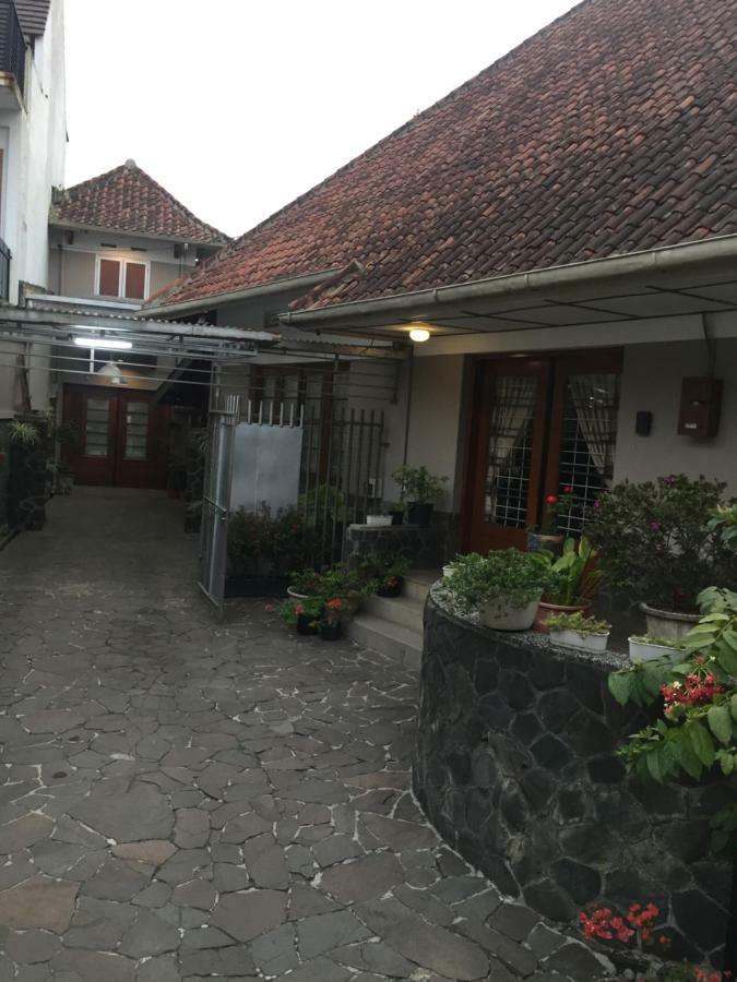 De Riau Guesthouse Bandung Exteriér fotografie