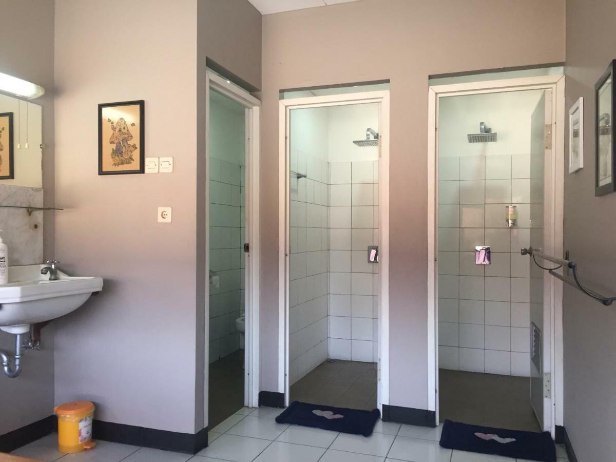 De Riau Guesthouse Bandung Exteriér fotografie
